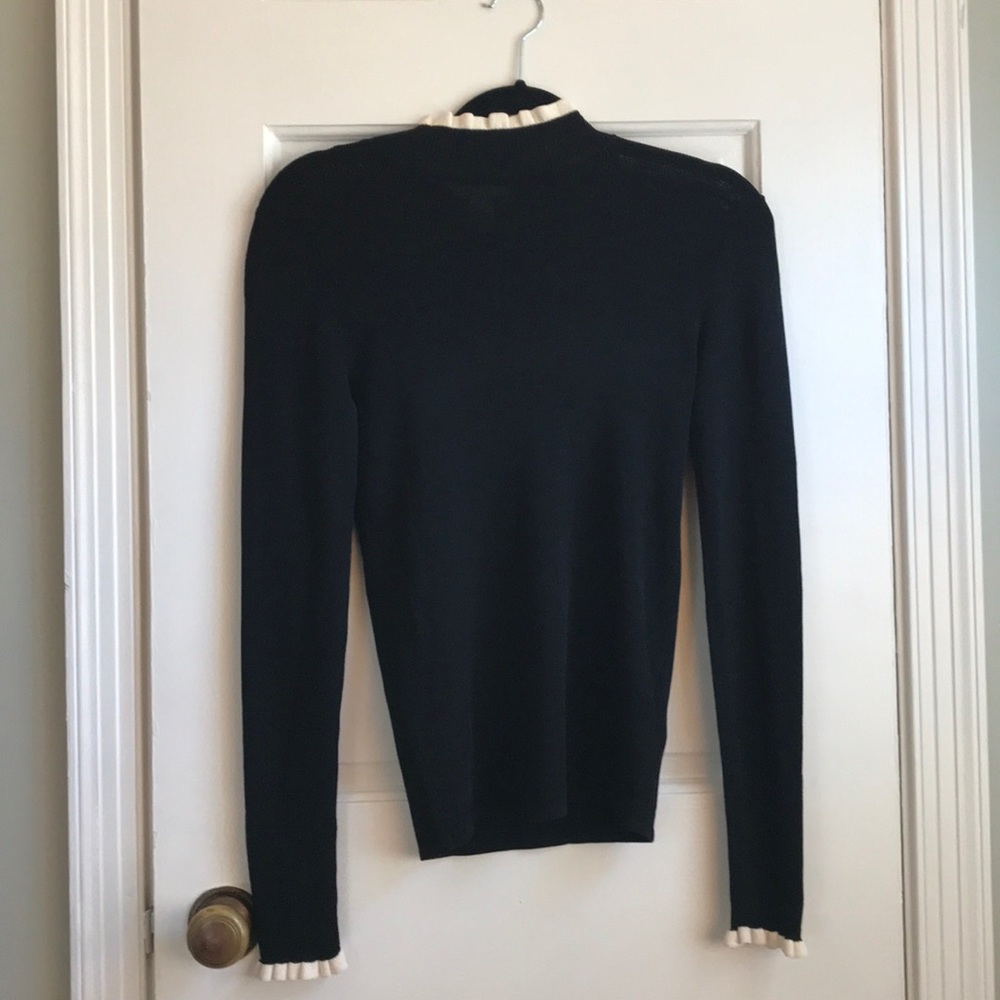 NWOT H&M fine knit ruffled sweater. Sm.